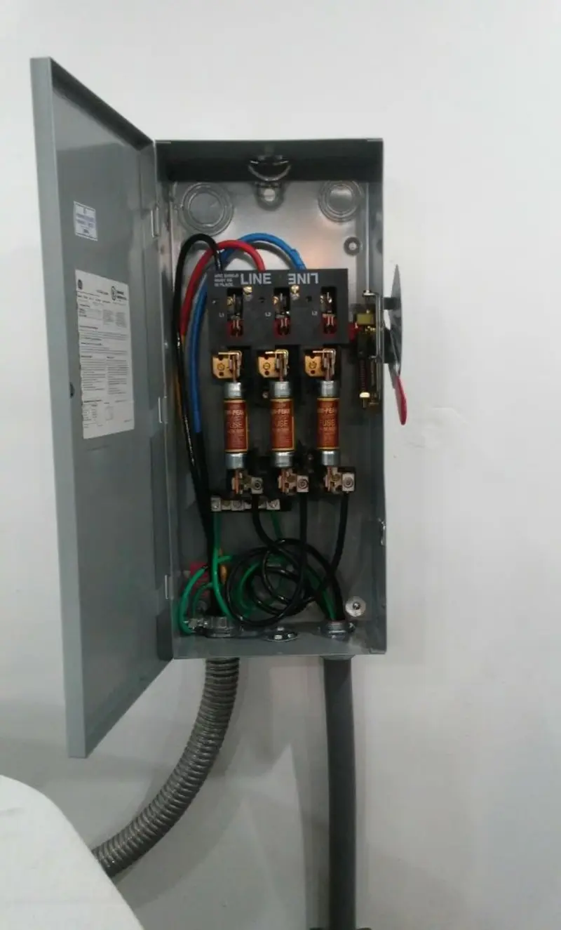 Three-phase disconnect switch installed for Smoke Detector Installation in Nashville